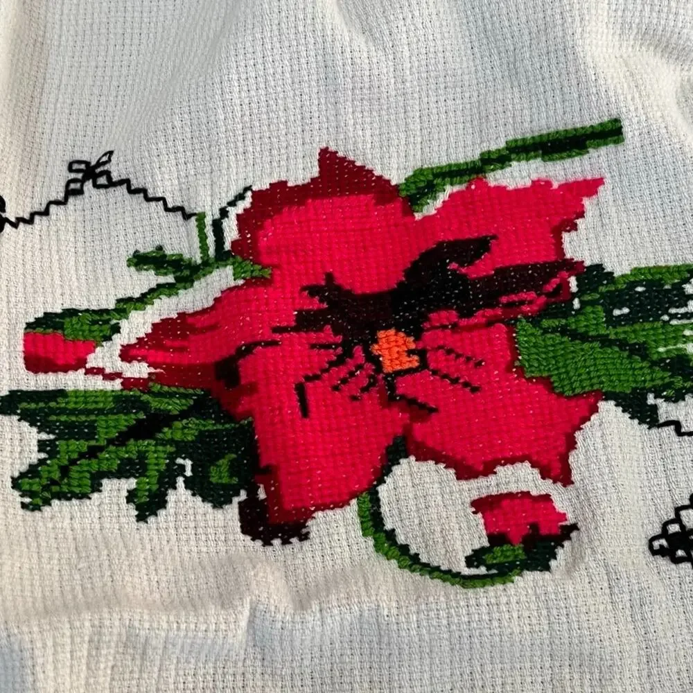 Embroidered Poinsettia Mexican Tortilla Servilleta Crochet Border 21 x 22in